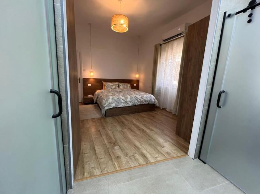 2 Bedroom In The Center Of Apartment
