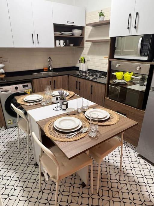 2 Bedroom In The Center Of Apartment *